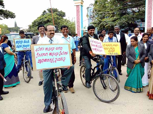 ಕೋಲಾರ :ಕಾನೂನು ಅರಿವು ಮೂಡಿಸಲು ಸೈಕಲ್ ಜಾಥಾ ನಡೆಸಿದ ನ್ಯಾಯಾಧೀಶರು
